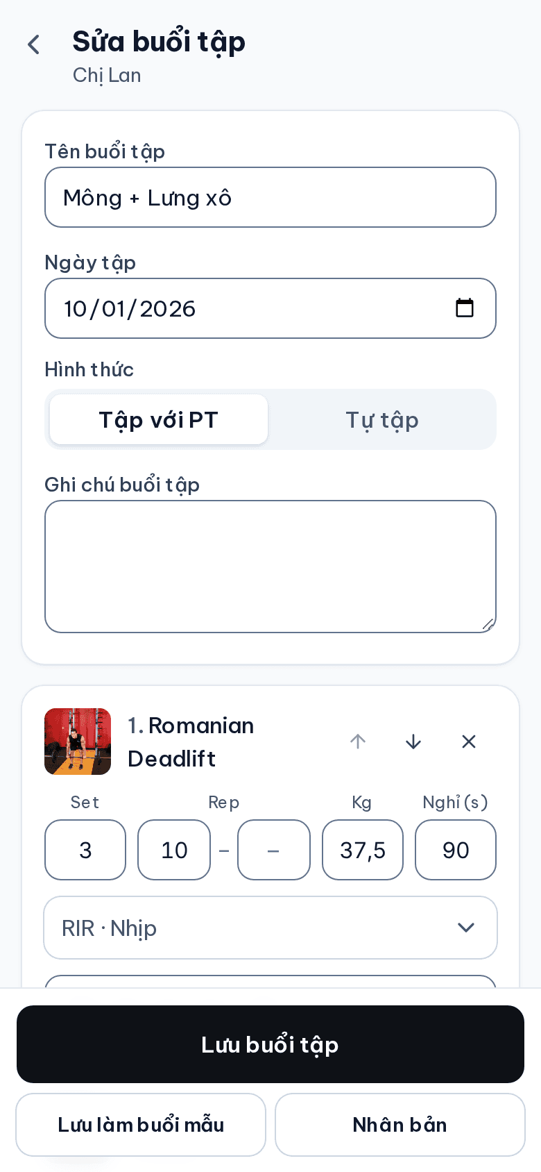 Màn hình sửa buổi tập với số hiệp, số lần, mức tạ và thời gian nghỉ của từng bài